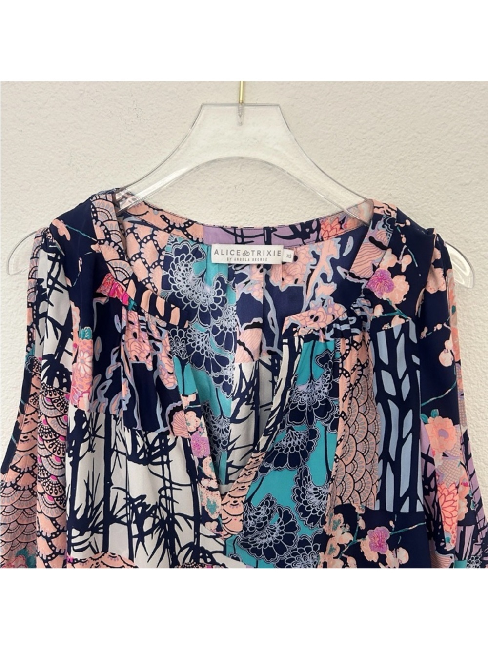 Alice and Trixie 100% Silk Blouse Top Pull Over Split Sleeve Blue Pink Size XS - Picture 5 of 11